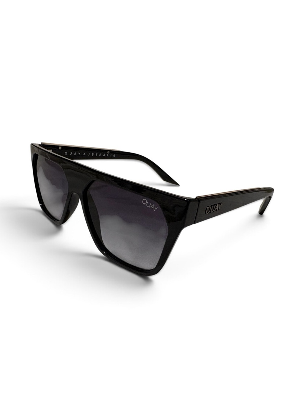 Quay Australia Very Busy Oversized Sunglasses in Black with Gold Chain Accent - Picture 4 of 10